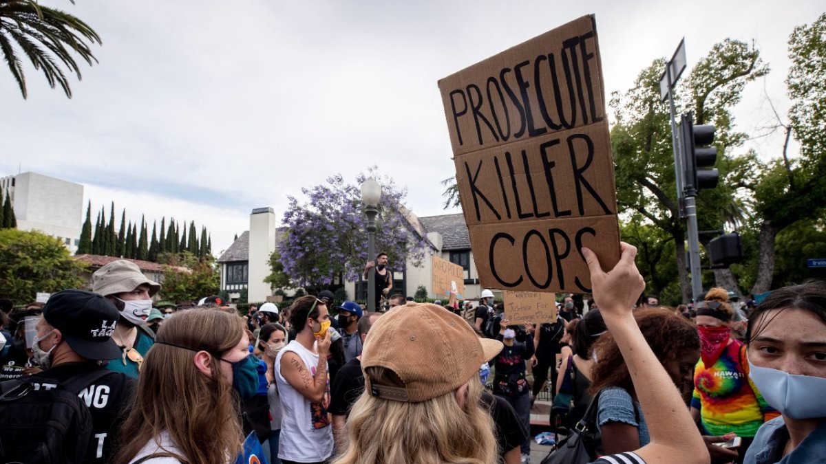 Los Ángeles, California. Las protestas contra el racismo y la violencia policial en EE.UU. generan preocupación por contagios de coronavirus.