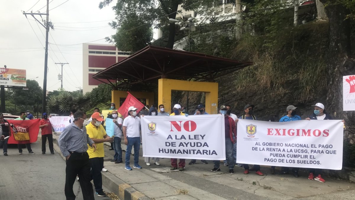 La medida se desarrolló en los exteriores de la universidad.