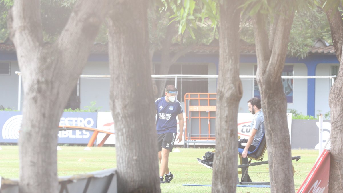 Emelec fue el primer equipo de fútbol profesional del país en regresar a los entreanmientos. Ahora lo podrá hacer libre de polémica.