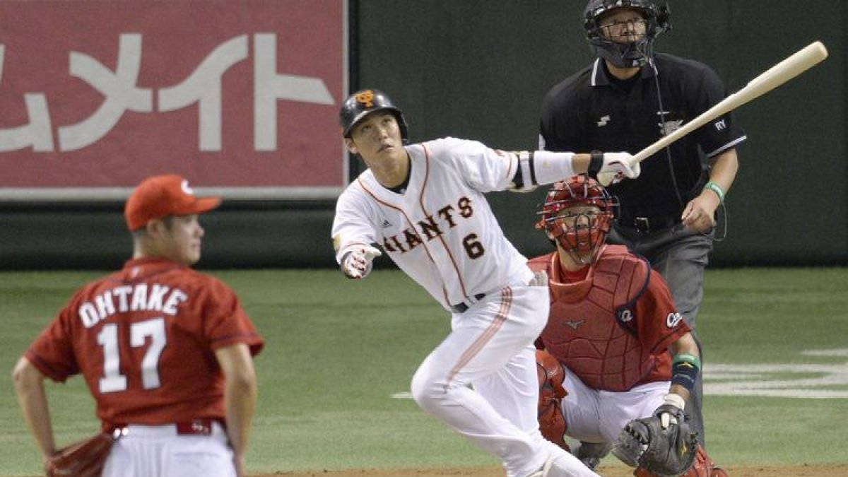 Hayako Sakamoto, paracorto de los Giants de Japón, es uno de los 2 casos confirmados en el posible reinicio de la liga de béisbol en ese país.