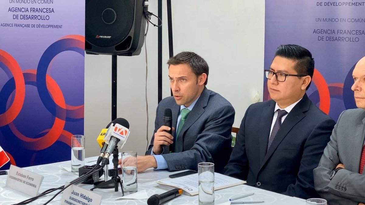 El viceministro de Economía, Estaban Ferro (izquierda), fue quien mantuvo la reunión virtual con los inversionistas.