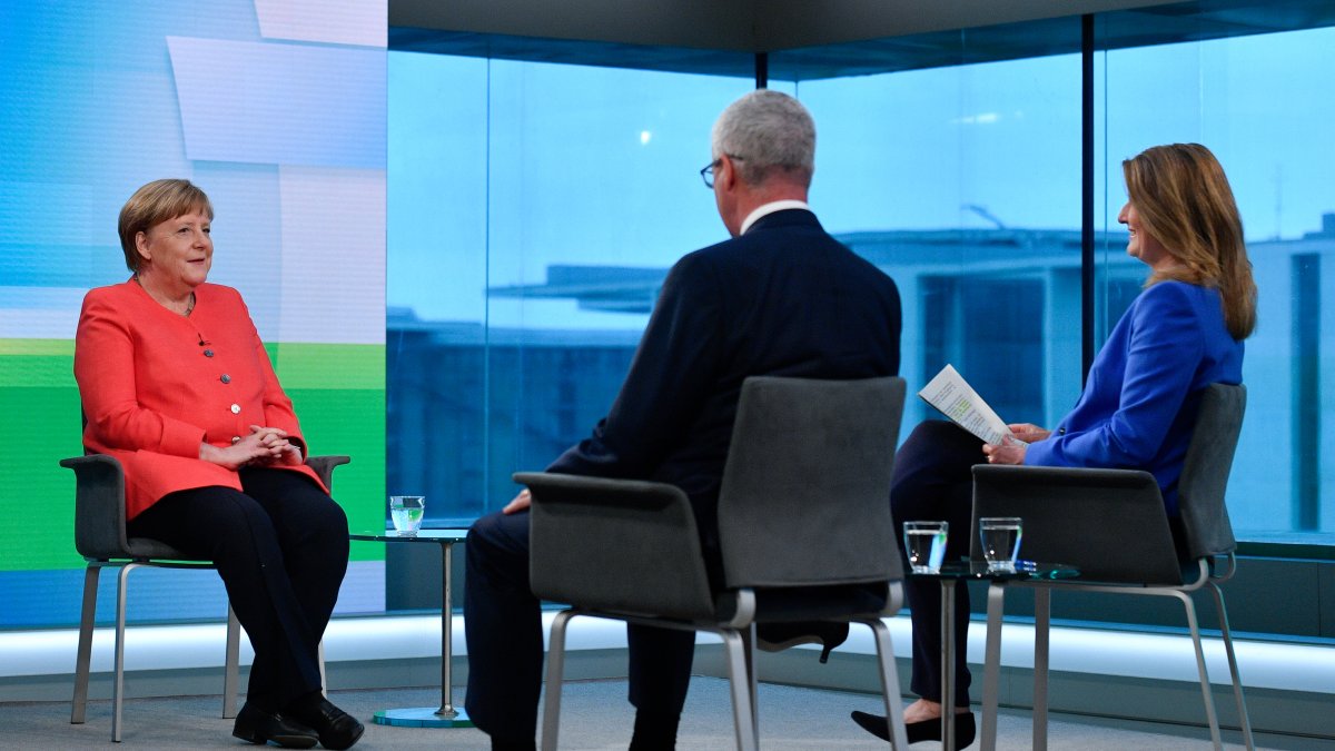 Angela Merkel, durante la entrevista con el canal de TV berlinés ZDF.