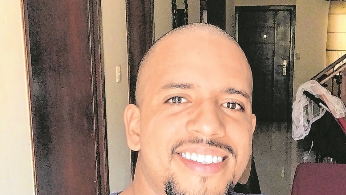 El volante Dennis Quiñónez espera que pase pronto la emergencia, para escuchar ofertas de equipos.