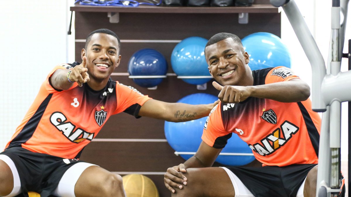 Su último club en el fútbol brasileño fue el Atlético Mineiro, donde compartió con Erazo y Cazares.