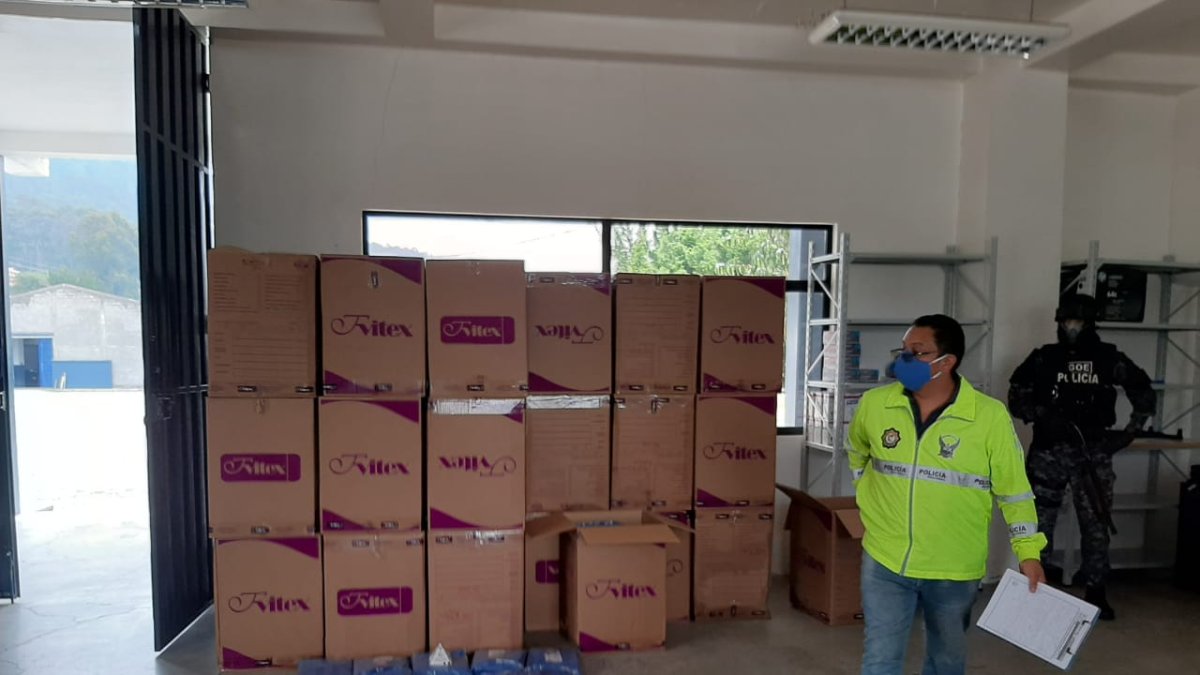 Evidencias. El miércoles la Fiscalía y la Policía incautaron insumos y materiales en varios allanamientos.