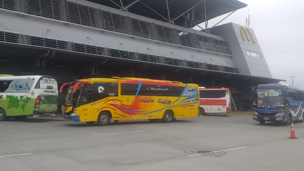 La medida de prohibición de circulación de las unidades de transporte interprovincial que debía durar por 14 días, se extendió por tres meses.