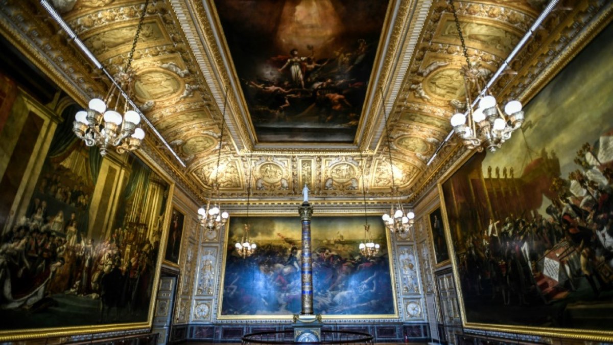 Uno de los museos más visitados del mundo, el Palacio de Versalles, abre este sábado sus puertas al turismo.