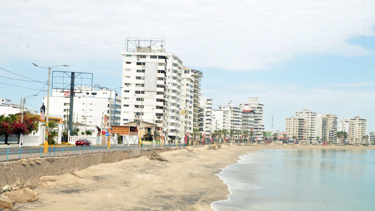 Hecho. Salinas es el último cantón de la provincia en pasar a amarillo.  La Libertad y Santa Elena lo hicieron hace 15 días.