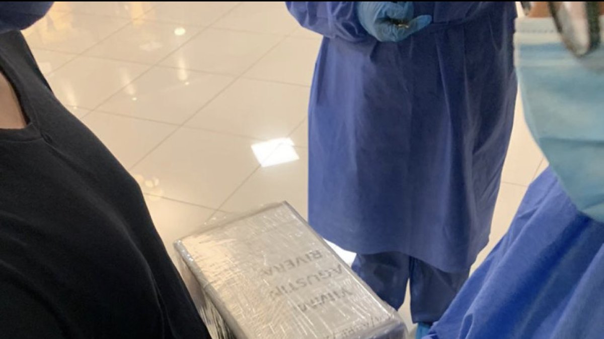 Las cenizas que entregan a la familia Rivera, pero tras investigaciones no corresponden a Jimmy Rivera, quien falleció por COVID-19.