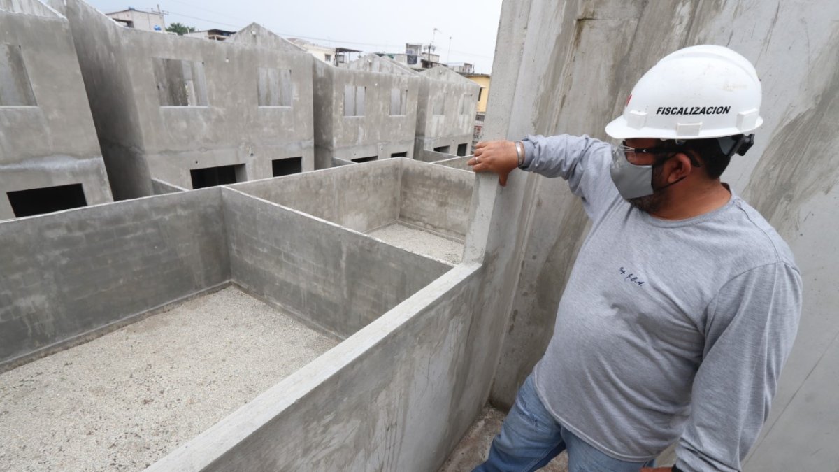 Construcción. Depende de una cadena de suministros, aún con baja dinámica.
