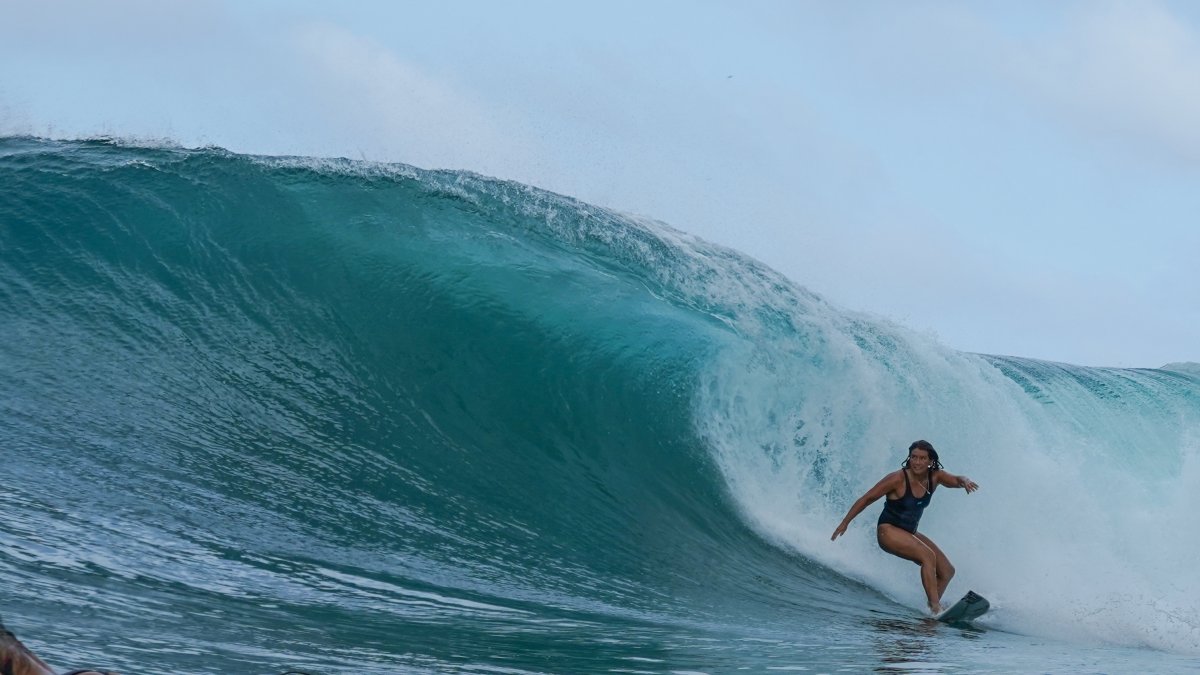 Entrenamientos. Dominic 'Mimi' Barona está haciendo ya una hora de surfing en La Punta de Montañita y las rutinas de fortalecimiento muscular en casa.