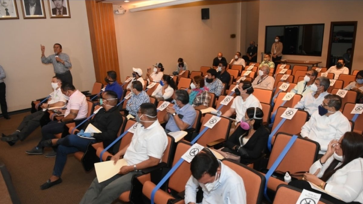 En la sesión de Consejo más reciente, varios alcaldes, entre ellos algunos socialcristianos, manifestaron su apoyo al prefecto Morales. Ahora piden su destitución.