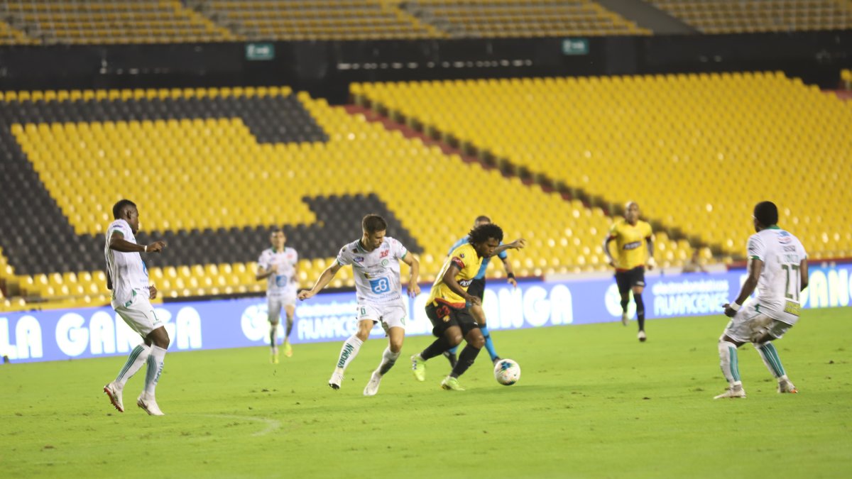 La LigaPro se suspendió a mediados de marzo por la pandemia de coronavirus. Retomaría los juegos el 17 de julio, sin público en los estadios.