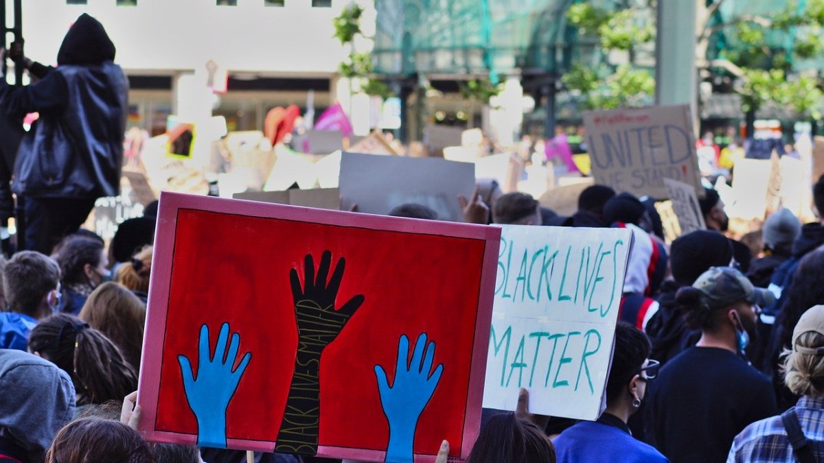 Marcha parte del movimiento Black Lives Matter (las vidas negras también importan).