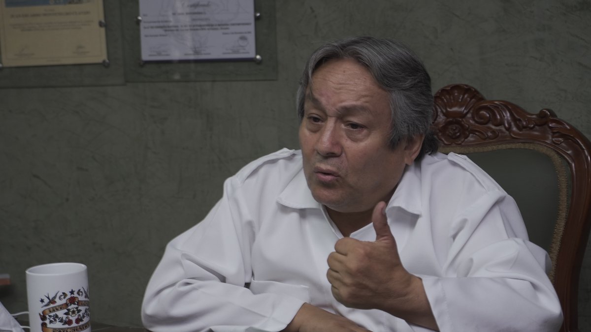 El exjefe de Medicina Legal, Juan Montenegro, durante el encuentro con EXPRESO.