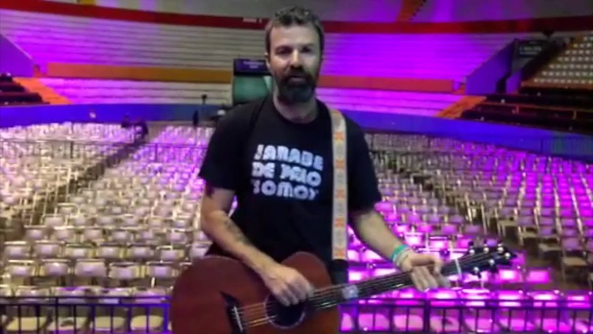 El cantante español durante la prueba de sonido en el coliseo Rumiñahui en 2015