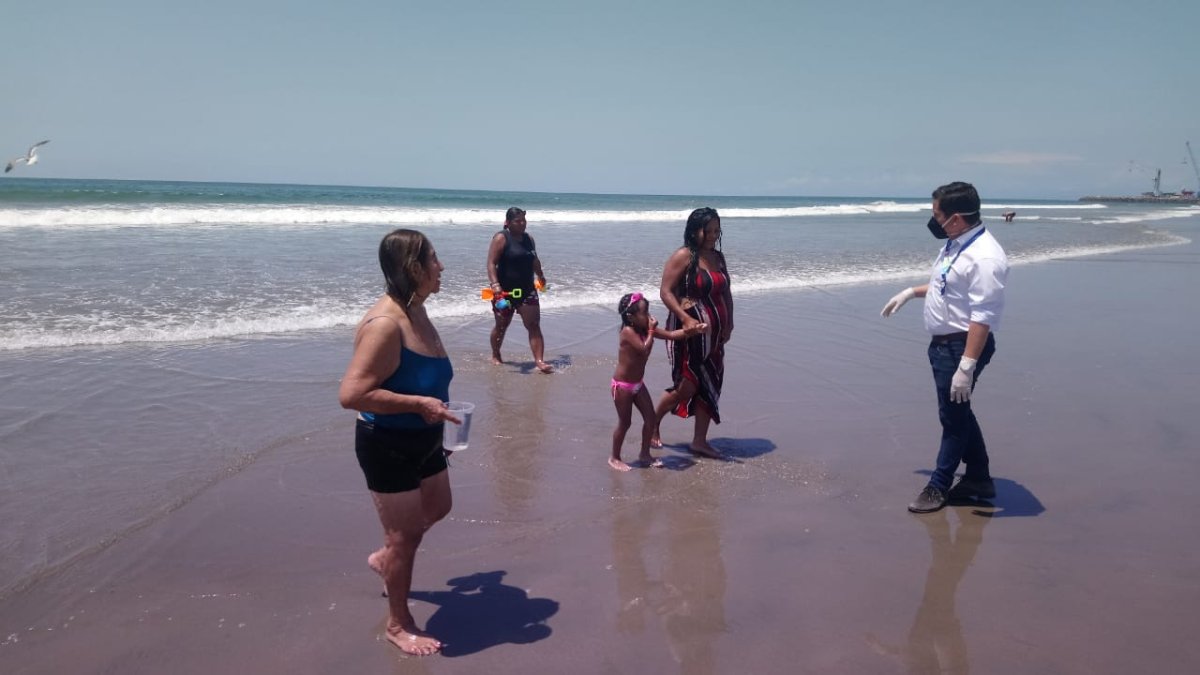 En un operativo, el pasado mes de marzo, desalojó a los bañistas de las playas de Manta por la pandemia.
