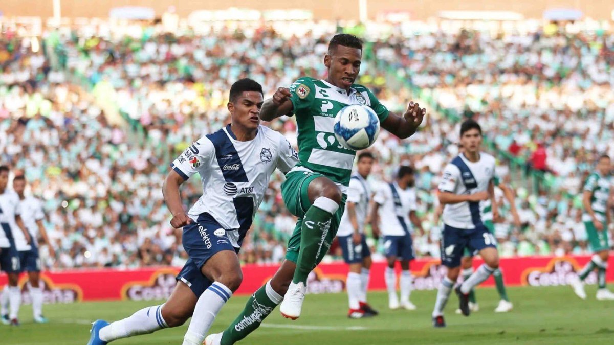 Ayrton Preciado, jugador ecuatoriano quien milita en el fútbol azteca, es uno de los espera el reinicio de las competencias.
