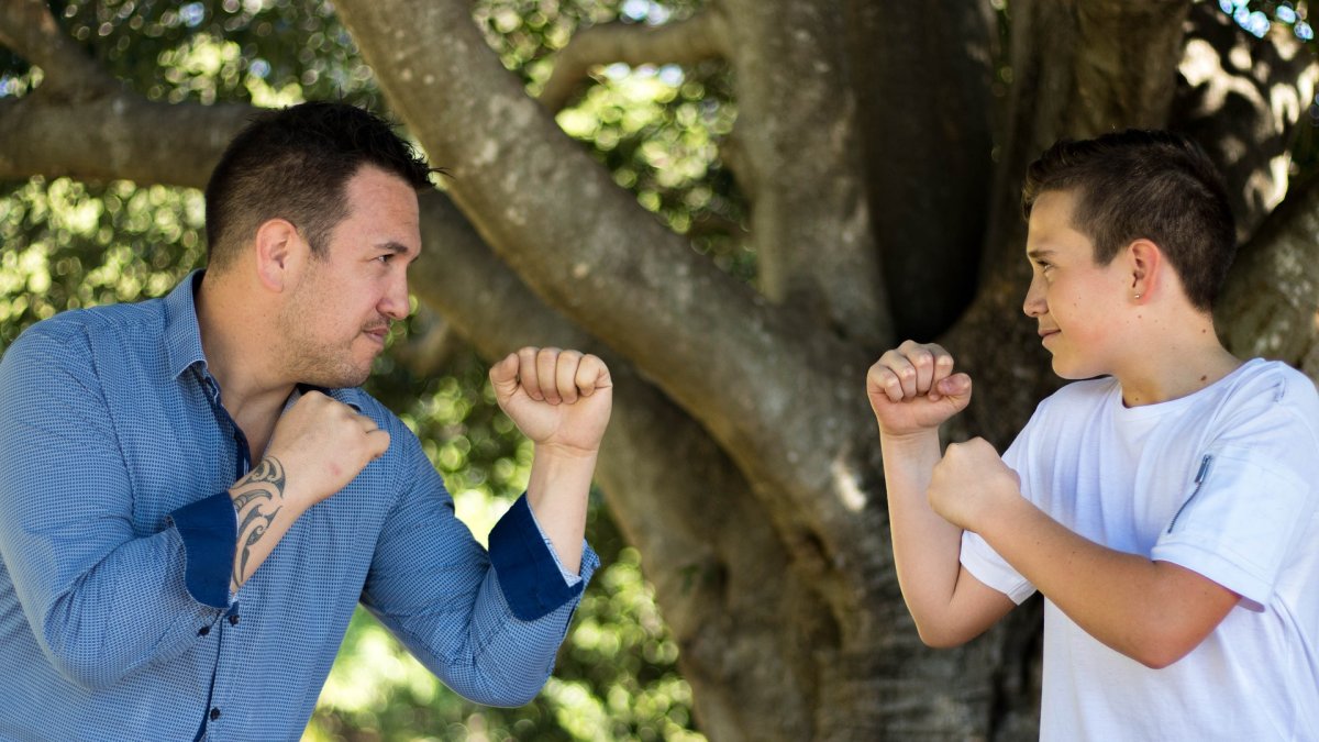 Los padres siempre deberán ser el referente de sus hijos y no facilitarle o solaparle sus actos conviriténdolos en inútiles.