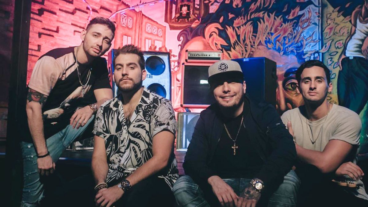 Las agrupaciones de música urbana darán su primer show online. Ya empezaron los ensayos.