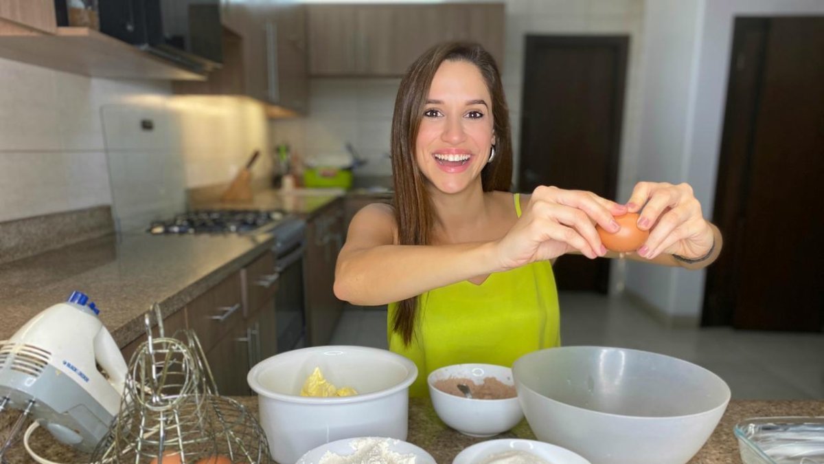 La creatividad de Andrea fluye mientras cocina