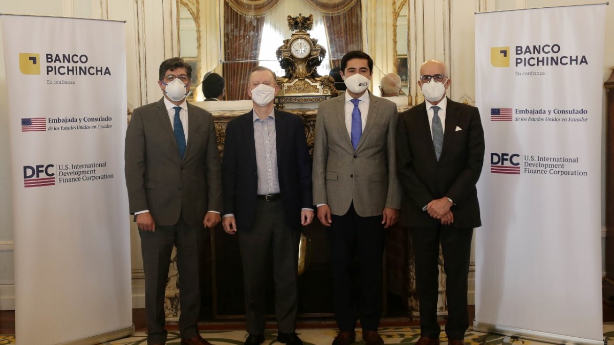 El ministro Richard Martínez y otros funcionarios fueron testigos de honor.