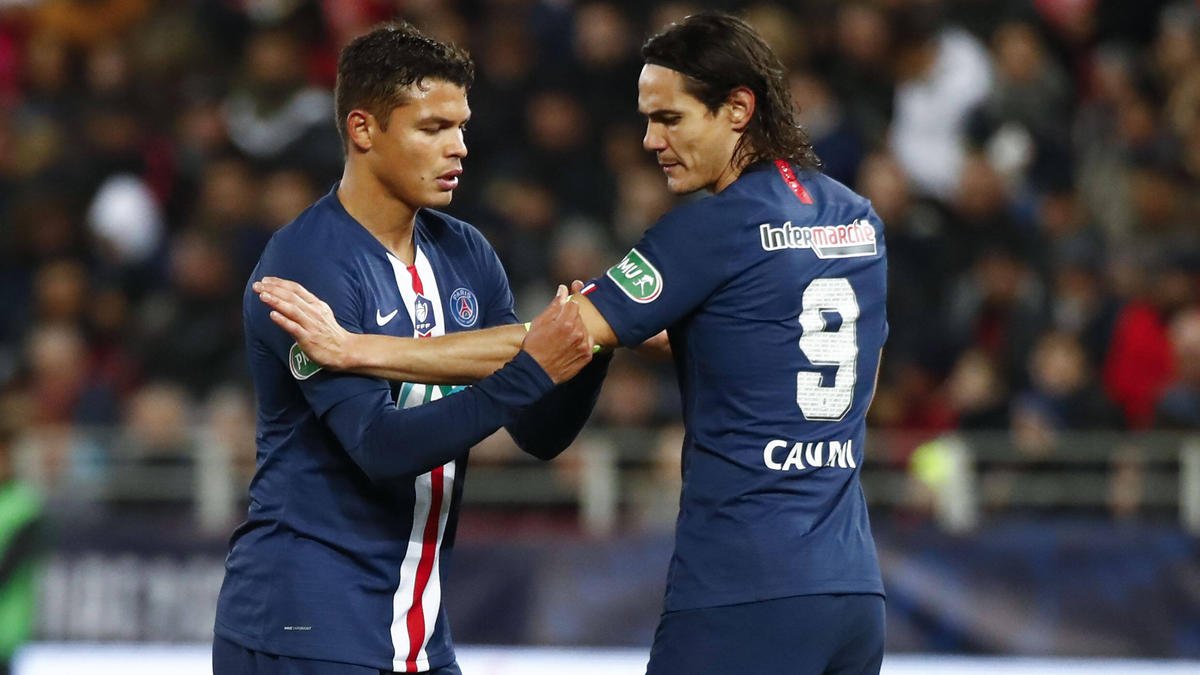 El defensa brasileño Thiago Silva y el atacante uruguayo Edinson Cavani no seguirán en el PSG.