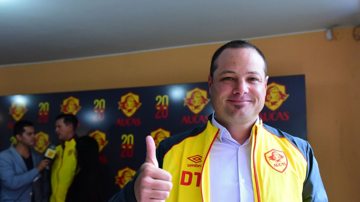 El entrenador argentino dirigió cuatro partidos con Aucas.