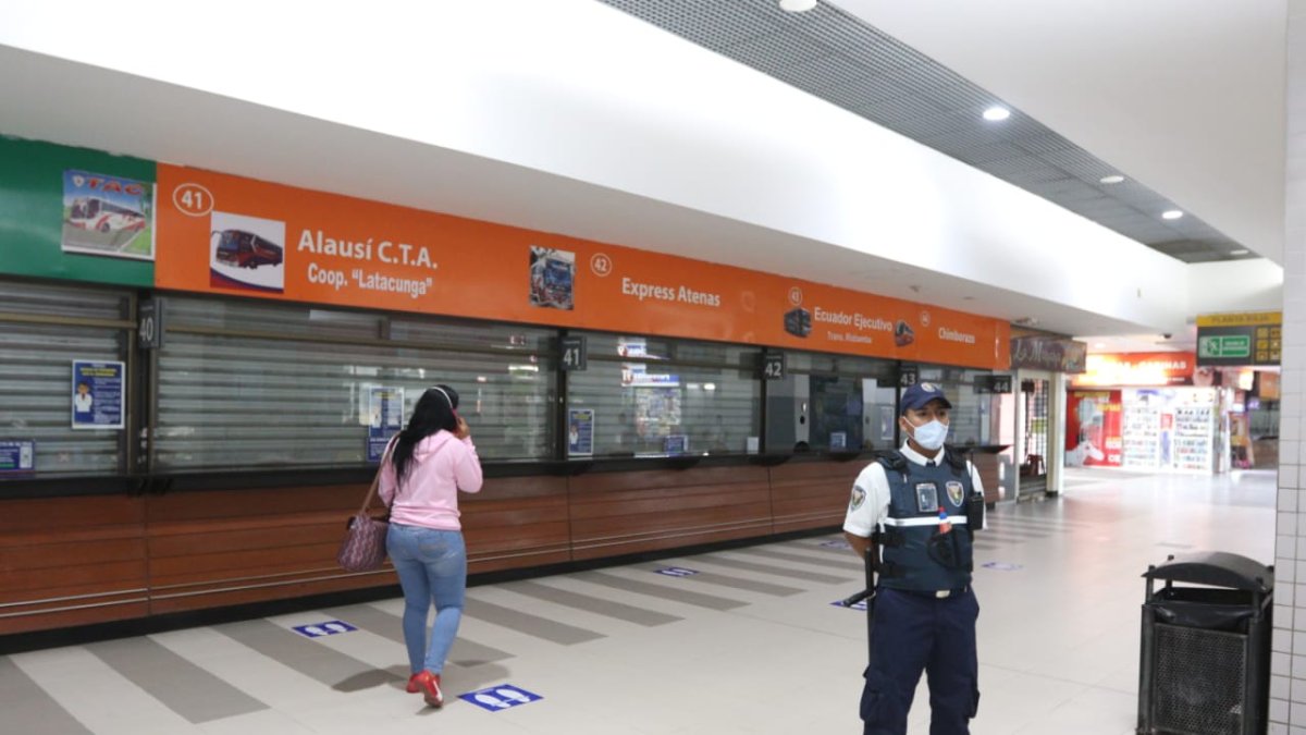 Situación. Las boleterías de los cantones interprovinciales continúan cerradas sus puertas.