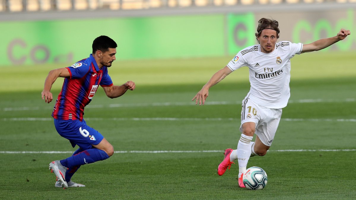 El volante croata Luka Modric (d) confesó que su deseo es retirarse en el Real Madrid.