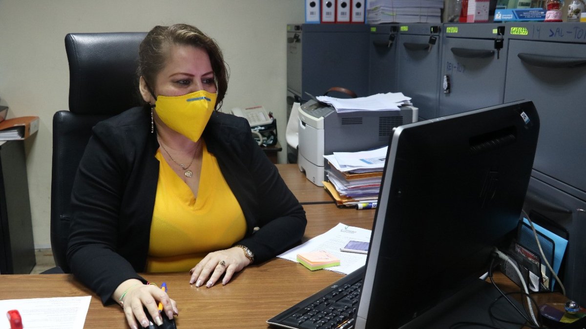 El personal administrativo de varias unidades académicas de la Universidad de Guayaquil, retoman sus actividades presenciales cumpliendo medidas de bioseguridad.