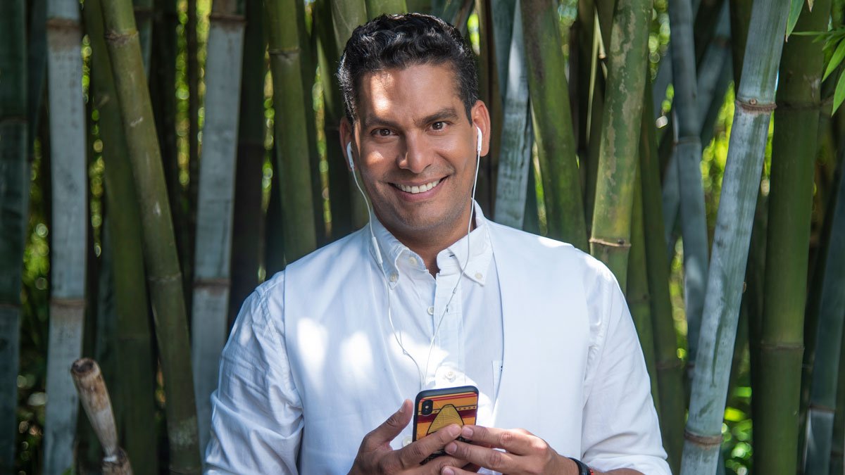 Ismael dejó su pueblito natal en Cuba para triunfar en la vida y lo consiguió.