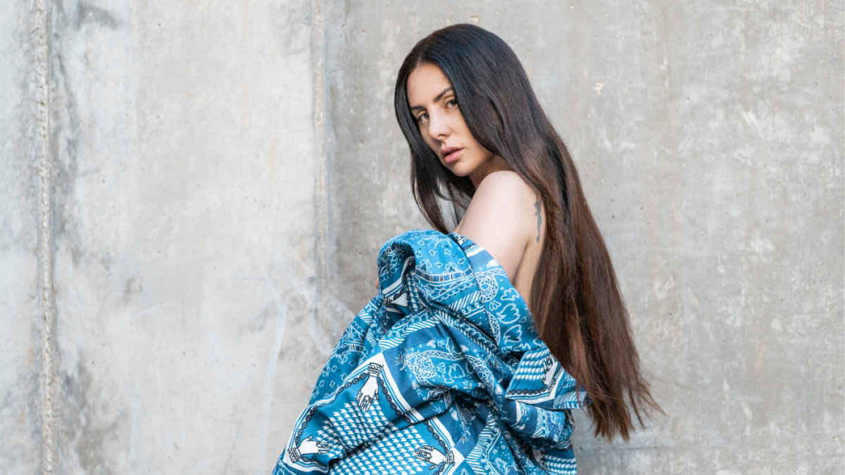 Es una de las raperas con más años de trayectoria. Ha colaborado con Nelly Furtado y Julieta Venegas.