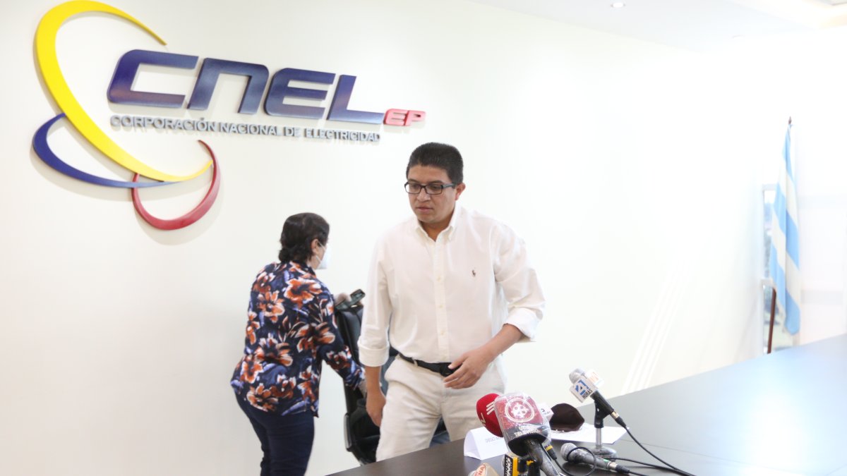 Versión. El gerente de la institución ofreció este martes 17 de junio una rueda de prensa.