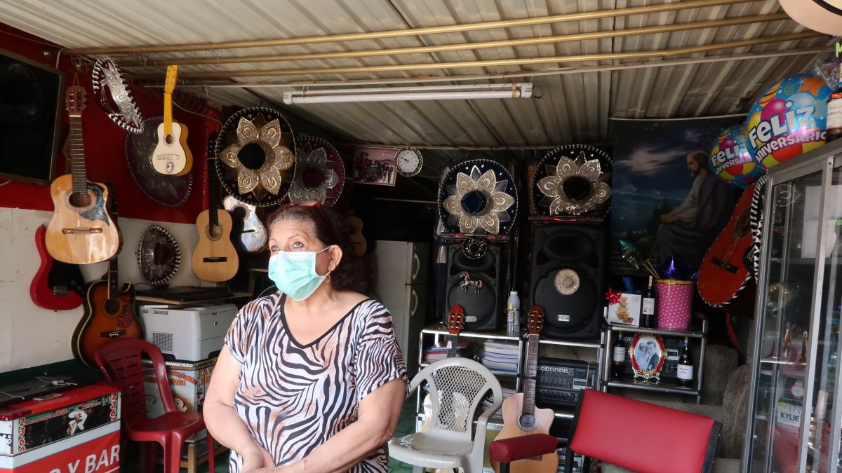 Situación. Los propietarios de los negocios en la calle Gómez Rendón, se lamentan que todavía no tienen contratos.