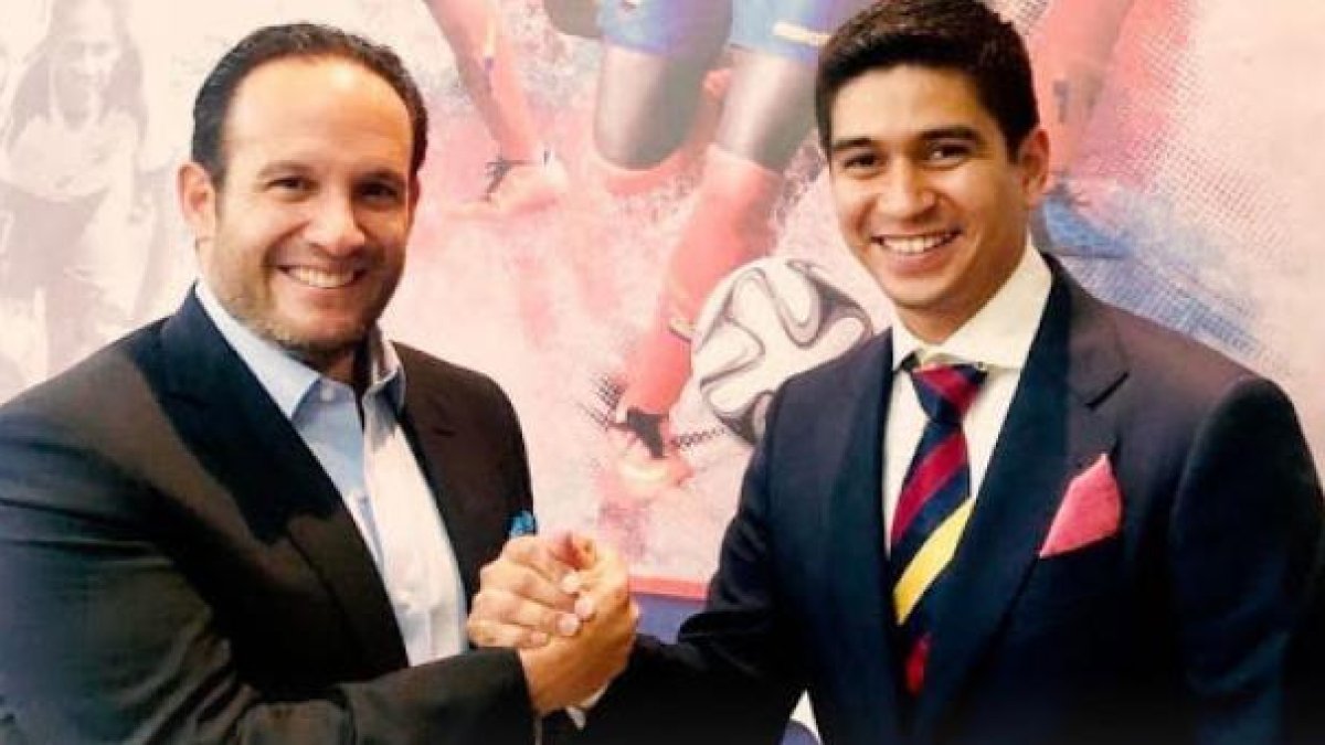 La unión quedó en el pasado. Hoy Francisco Egas (i) y Jaime Estrada luchan por el control de la Federación Ecuatoriana de Fútbol.