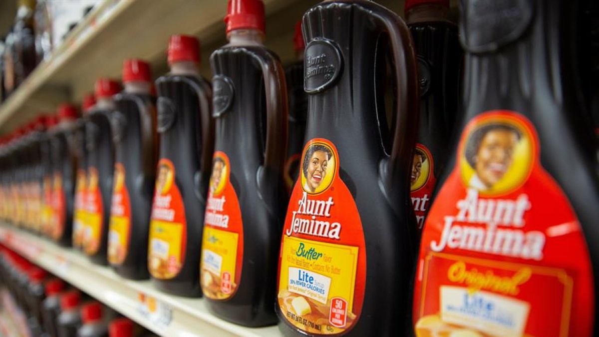 Quaker Oats, propietarios de la marca Aunt Jemima, cambiará el nombre y eliminará las imágenes en sus productos en un esfuerzo por avanzar hacia la igualdad racial.