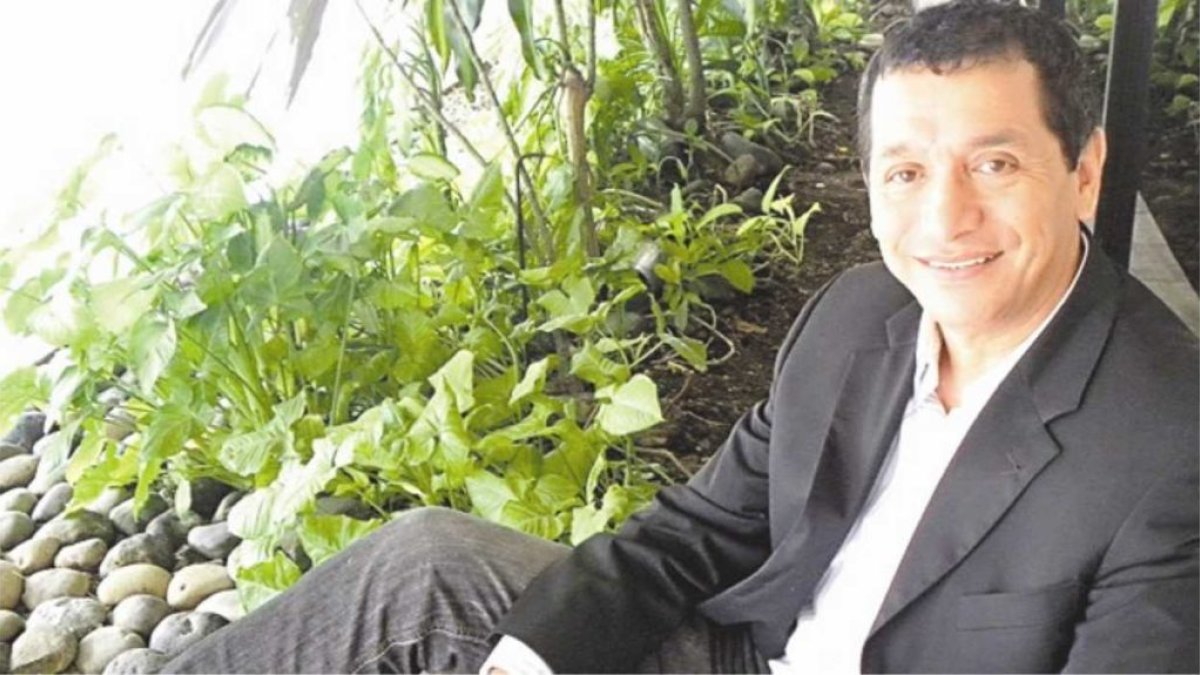 Edhisson es uno de los cantantes clásicos de la balada romántica.