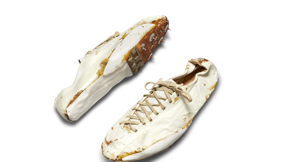 Los primeros ejemplares de zapatillas de Nike diseñadas y hechas a mano por el cofundador de la marca y legendario entrenador de atletismo Bill Bowerman a principios de los años 70.