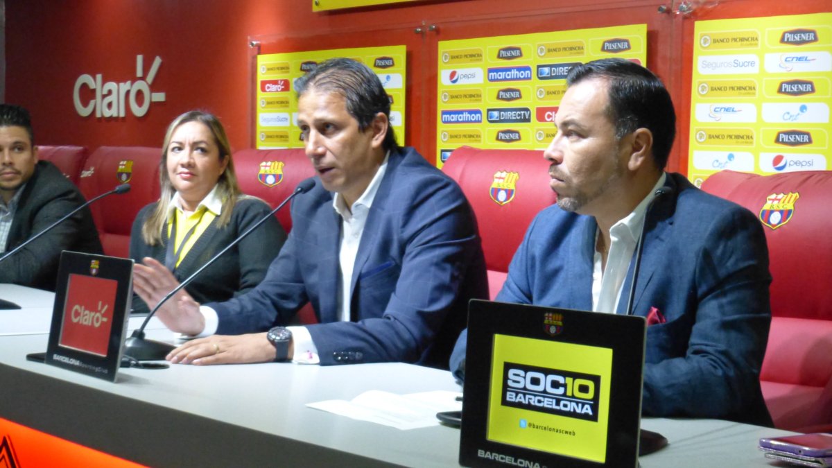 José Francisco Cevallos (i) invitó ayer a Juan Alfredo Cuentas (d) para que explique la acusación de Díaz.