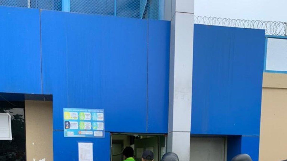 Grupos tácticos de la Policía participaron en el operativo. El director de El Rodeo es uno de los detenidos.