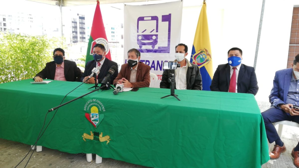 Los dirigentes de la transportación urbana convencional de Quito anuncian que dejaran de trabajar