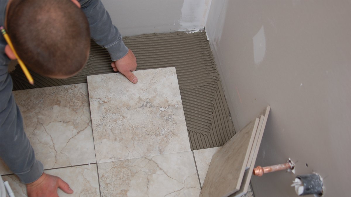 Más de ciento cincuenta empresas en el país se dedican a la importación de cerámica plana.