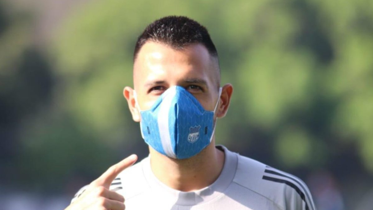 Los equipos lanzaron su línea de mascarillas con sus colores representativos y escudos representantivos.