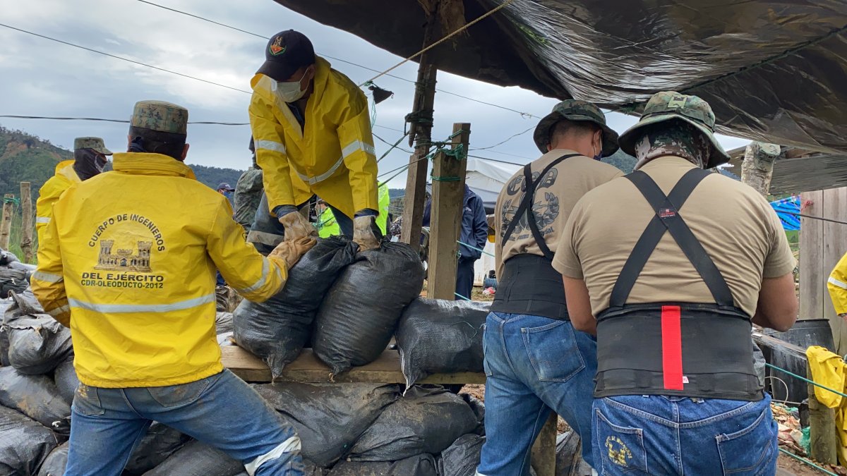 Unos 70 militares del Cuerpo de Ingenieros del Ejército se encargaron de las tareas de acopio y traslado del material.