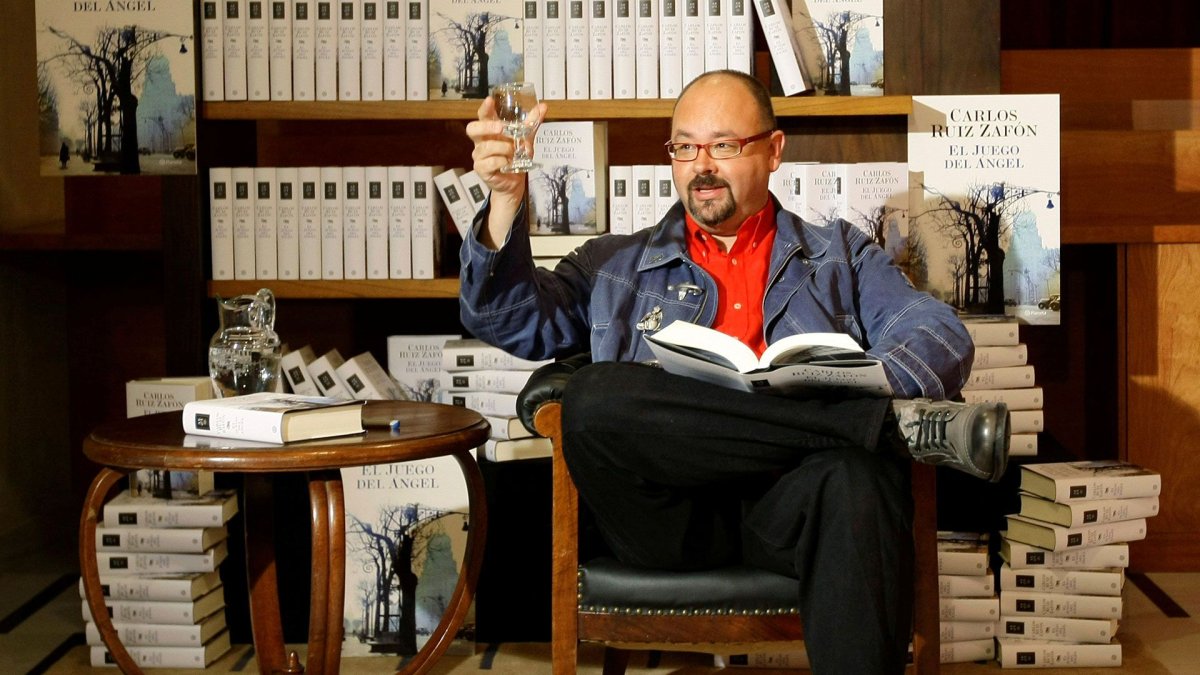 El escritor, siempre alejado de los círculos literarios, será sepultado en Los Ángeles, California.