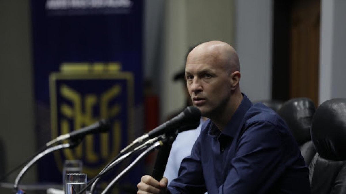 Jordi Cruyff actualmente se encuentra en España, pues regresó a ese país al inicio de la pandemia (marzo).