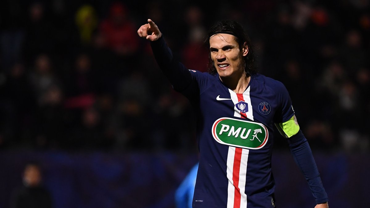 El uruguayo Edinson Cavani confirma así que no seguirá en el equipo francés, pese a la recomendaciones de varias exfiguras del club que pedía mantenerlo.