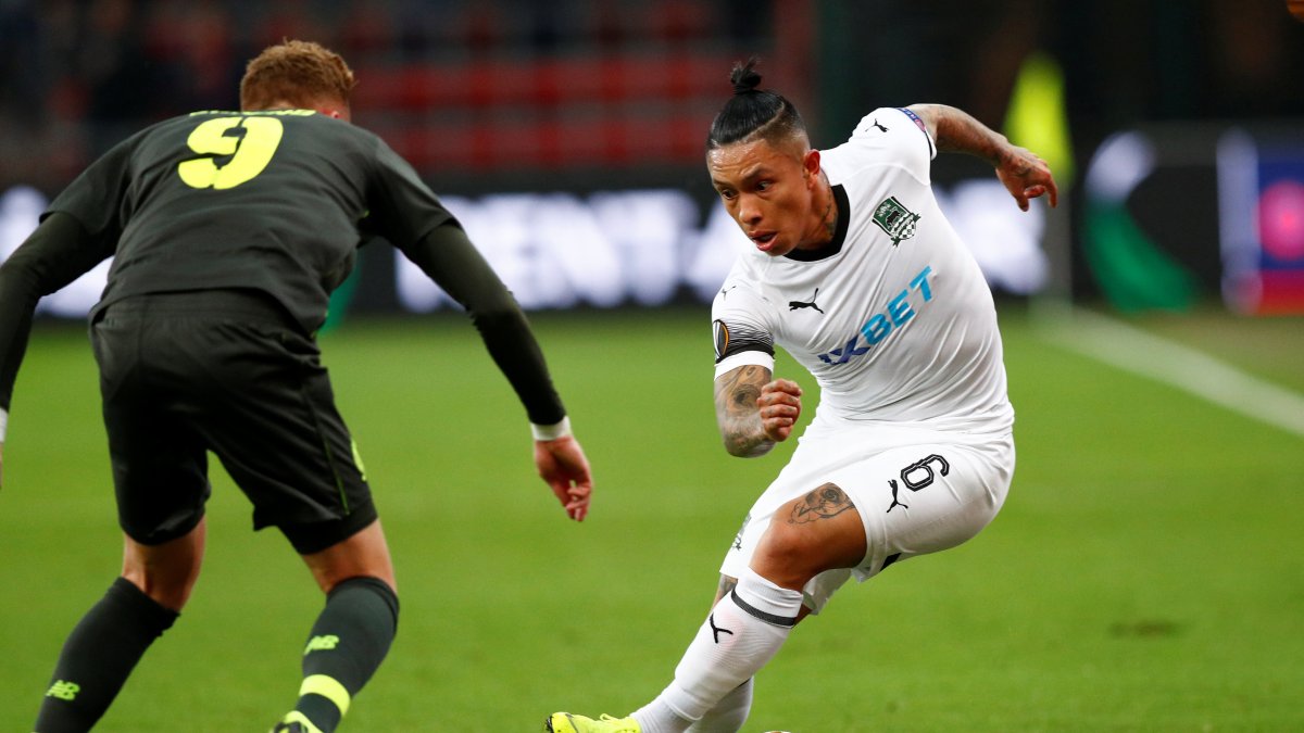  Cristian Ramírez (d) es estelar en el Krasnodar de la liga rusa, y se ubica séptimo en la tabla de posiciones.