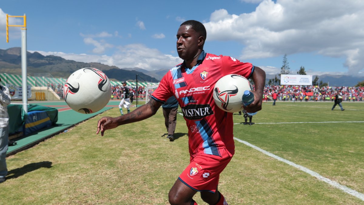 Édison Méndez regresa a El Nacional, pero ahora como parte del cuerpo técnico.